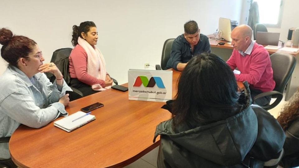 Reunión entre las autoridades municipales y del Mercado Concentrador.