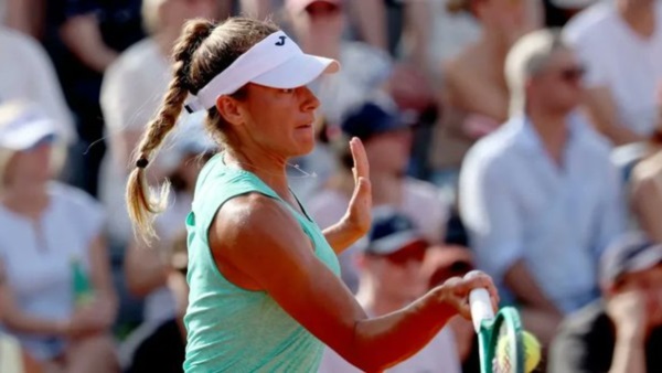 Solana Sierra le ganó a Emma Raducanu en su debut de Roland Garros.