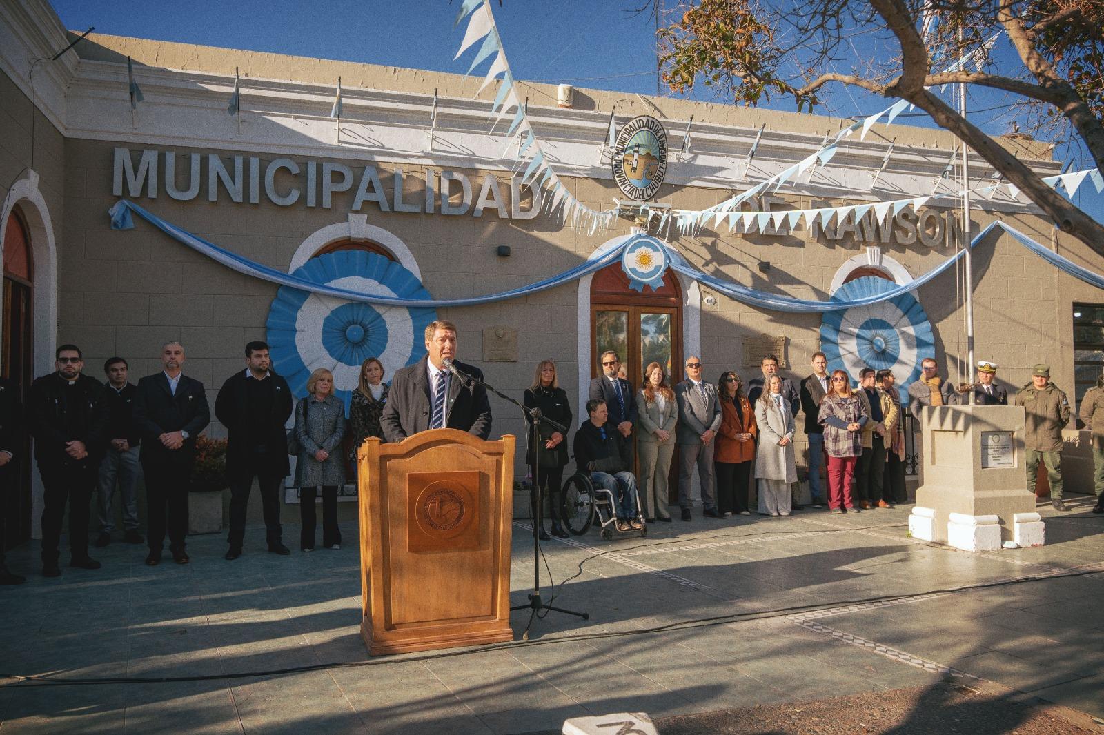 Damián Biss fue el único orador del acto del 25 de Mayo en Rawson.