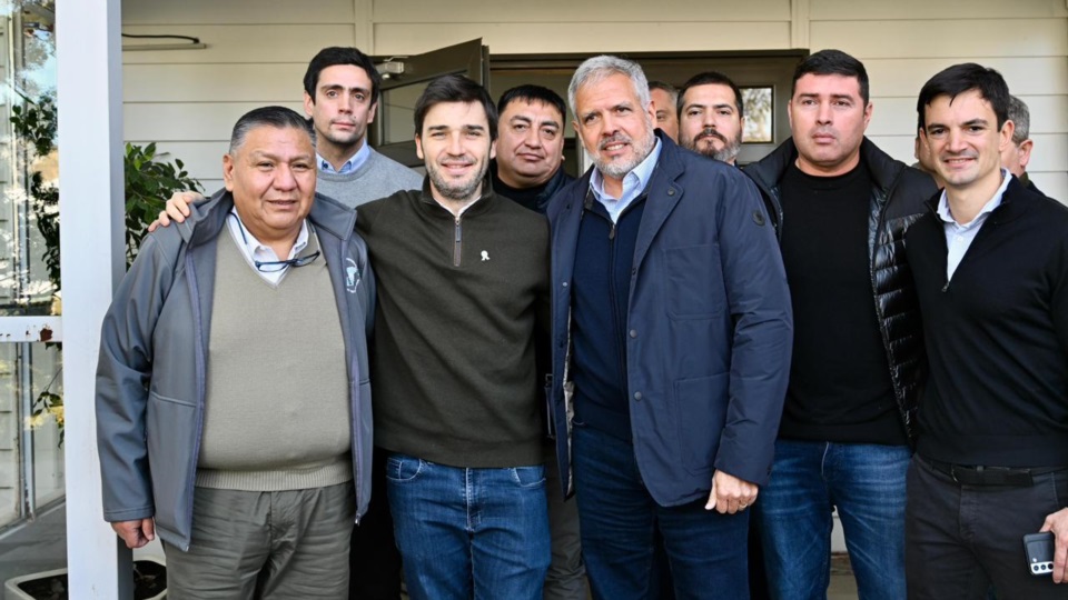 Funcionarios provinciales, sindicalistas y el empresariado.
