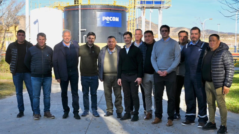 Torres en las instalaciones de PECOM en Manatiales Behr.