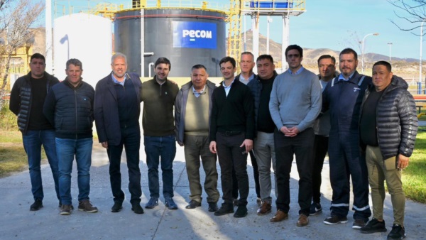 Torres en las instalaciones de PECOM en Manatiales Behr.