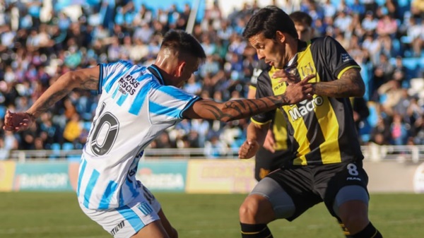 Dos ex Boca: Ricardo Centurión ante Marcelo Meli. Foto: Prensa Racing de Córdoba.