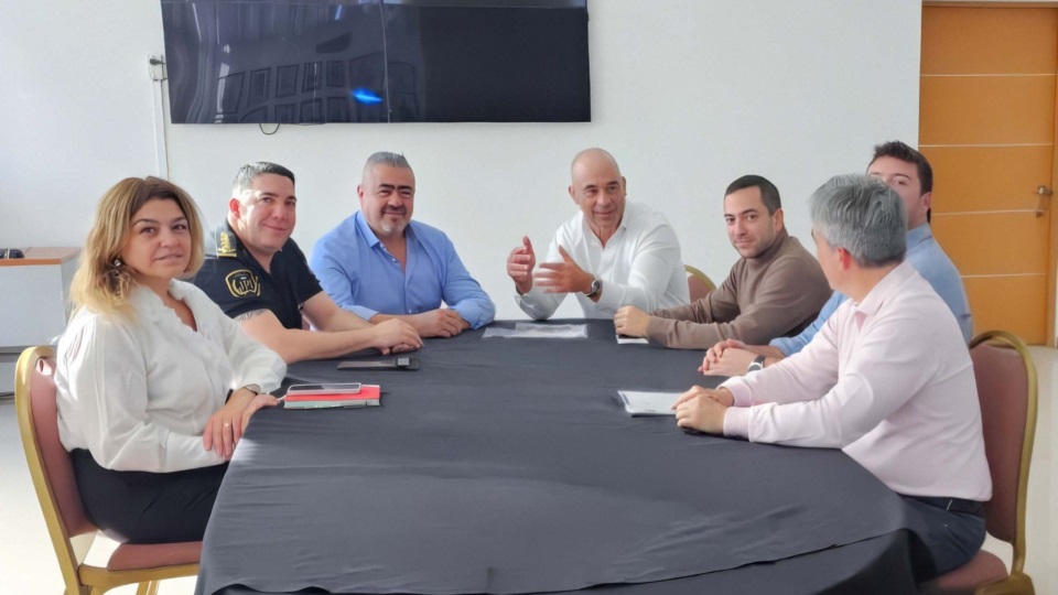 Encuentro en la Jefatura de Policía.