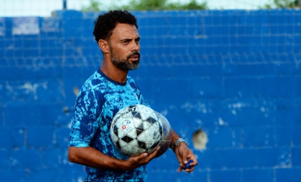Martín Rolle, coordinador del fútbol formativo y entrenador interino del plantel profesional de La Banda.