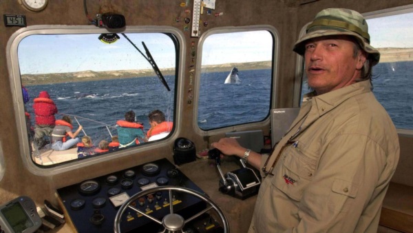 "Dogor" en su barco, un símbolo de Penísnula Valdés. (Foto: Daniel Feldman)