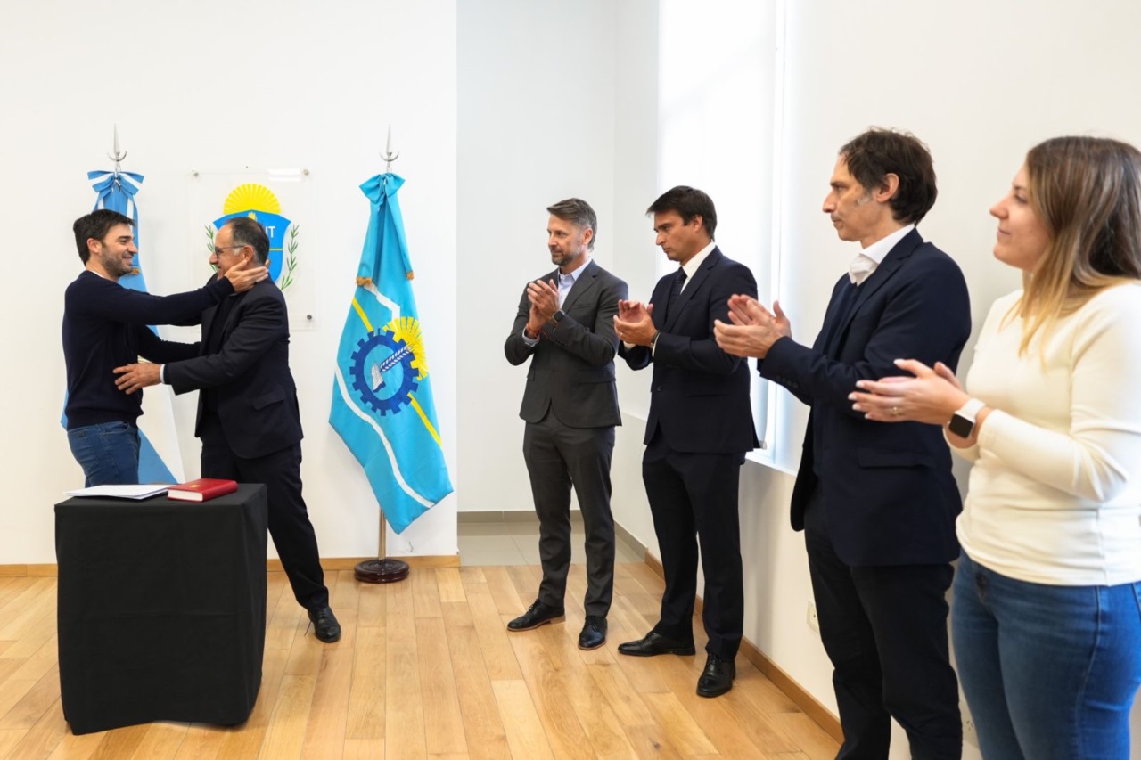 Nueva etapa. Torres tomando juramente a Wisky, Paz, Arbeletche, Arnaudo y Contardi. 
