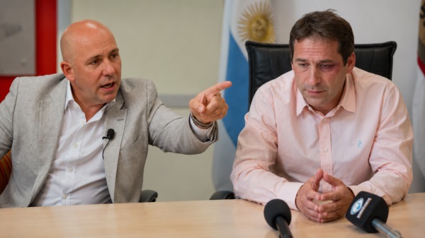 Todo mal. Gustavo Sastre y Juan Pablo Luque. (Imagen generada con IA)