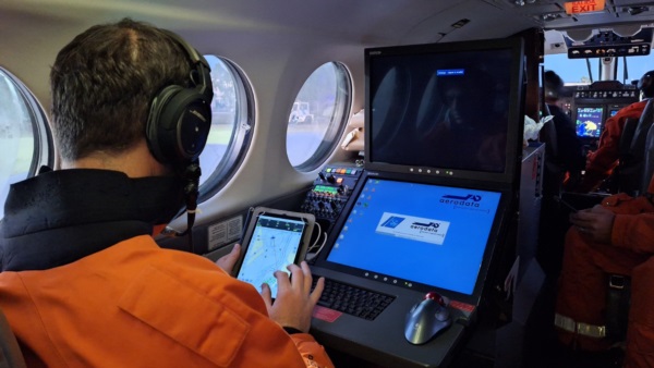 El monitoreo desde el avión de la Prefectura.