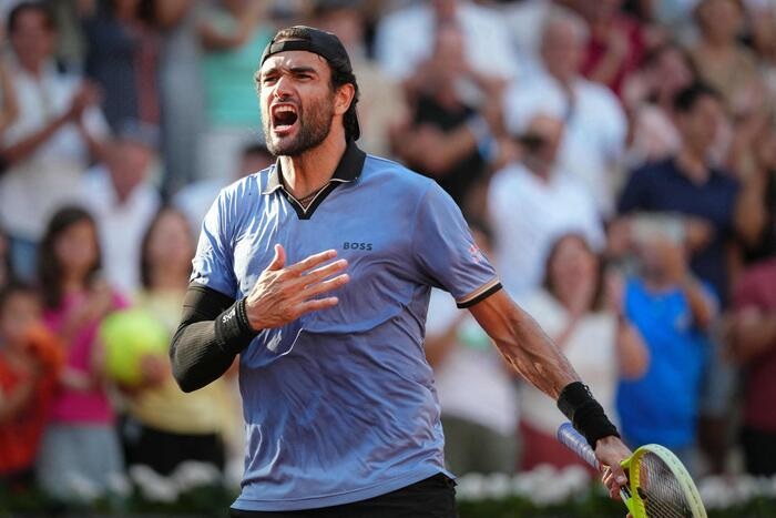 Berrettini regresa a los cuartos de final de Roland Garros en su primera aparición desde que alcanzó los octavos en 2021.