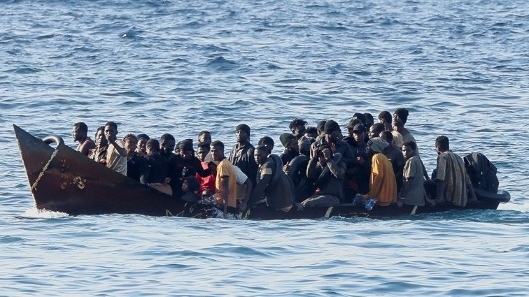 Desesperados migrantes en su precarísima condición, más de inevitables náufragos que de navegantes.