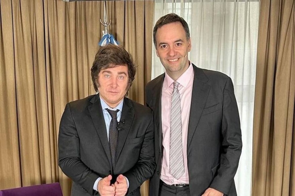 El presidente Javier Milei junto al jefe de Gabinete, Manuel Adorni. Foto: Agencia NA / Presidencia de la Nación.