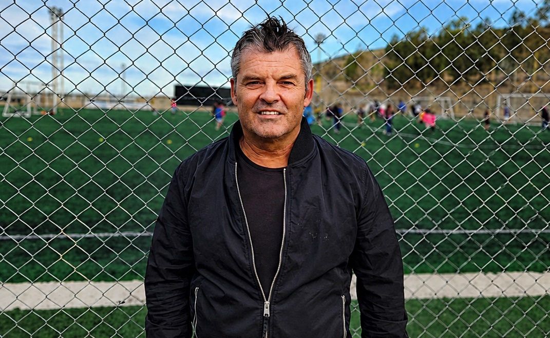Juan Gutiérrez Hauri, fuera del Banco del Chubut.