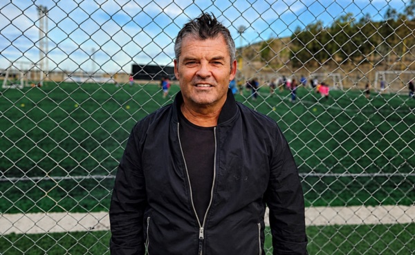 Juan Gutiérrez Hauri, fuera del Banco del Chubut.