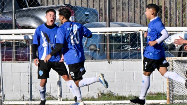 Guillermo Garrido festeja su gol, el primero de su equipo. Foto: Daniel Feldman.