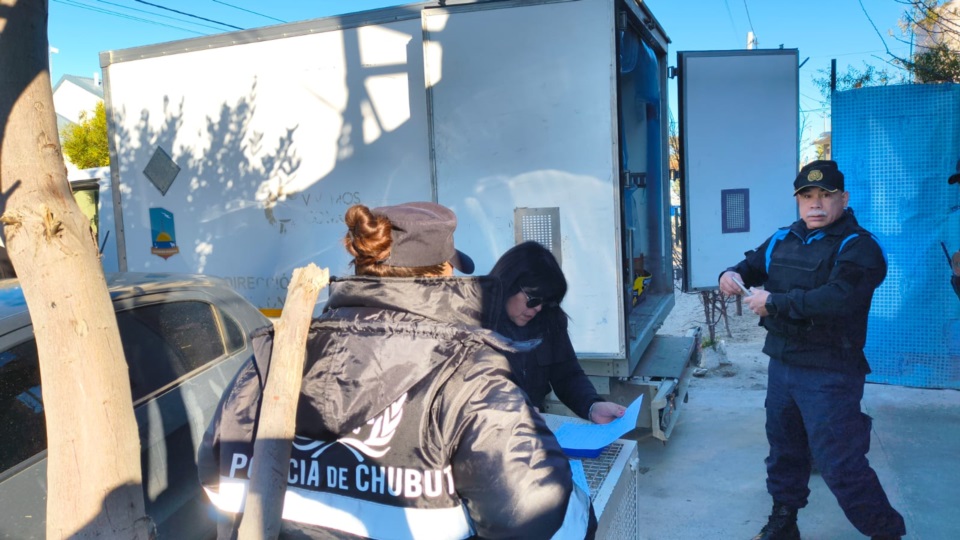 Pleno operativo municipal y policial en Comodoro Rivadavia.