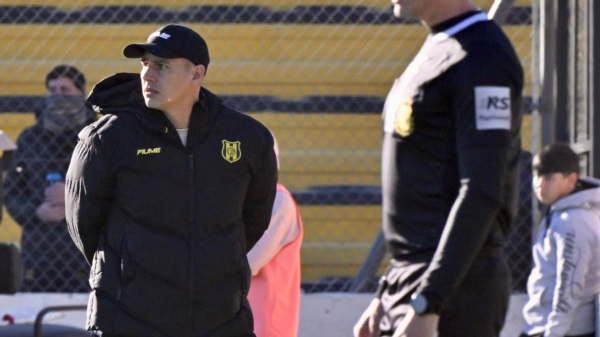 Luis Osvaldo García debutó como director técnico de Madryn. (Fotos: Daniel Feldman/Jornada Medios).