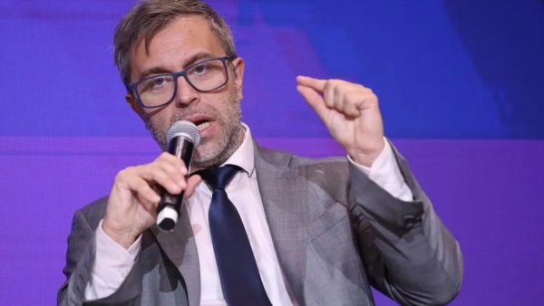 El secretarío de Finanzas, Federico Furiase.. (Foto: Redes).
