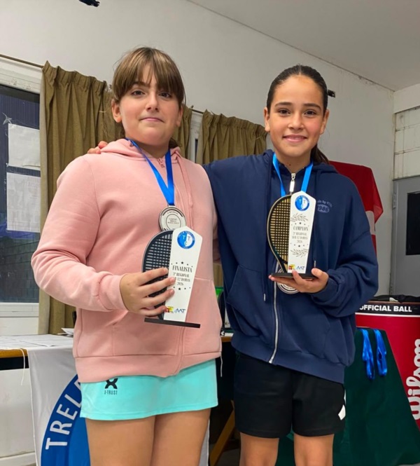 Las finalistas de Sub 12, Nina Thomson (RN) y Gianna Sabatini (Tw).