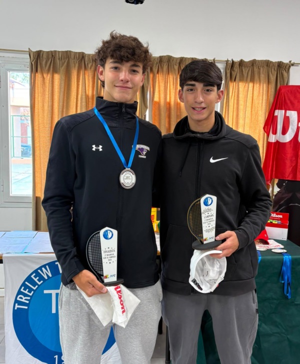 Juan Paolini (RN) y Lorenzo March (Tw), uno campeón en dobles y otro campeón en singles Sub 16.
