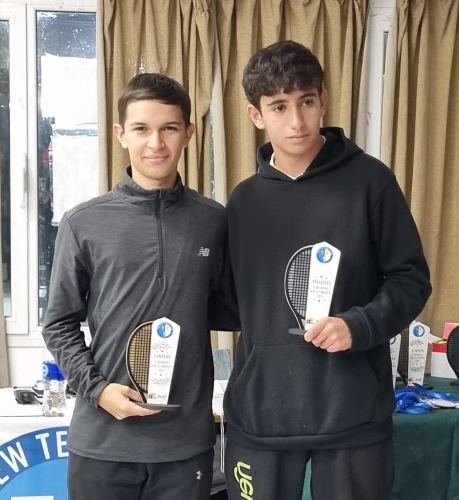 Los finalistas de Sub 18, Tomás Atucha (Tw) y Estefano Zelaya (NQN).