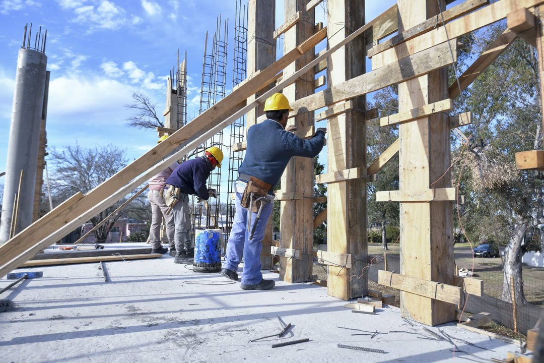 Las obras privadas medianas y pequeñas sostienen el mercado, según el estudio de Construya.