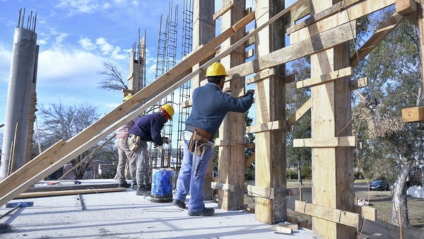 Las obras privadas medianas y pequeñas sostienen el mercado, según el estudio de Construya.