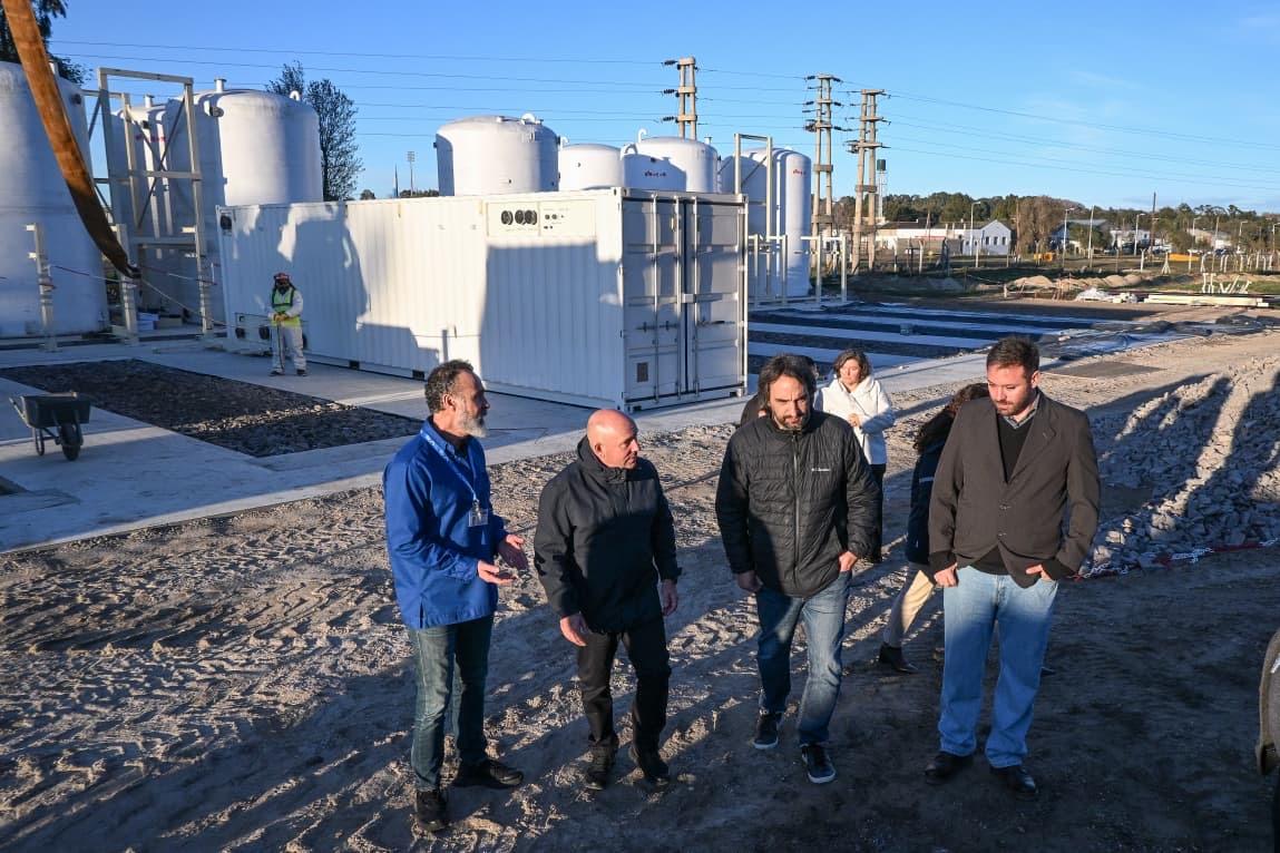 Sastre recorriendo la planta.