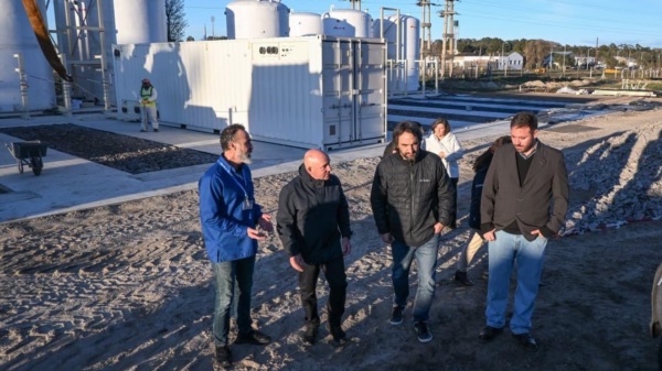 Sastre recorriendo la planta.