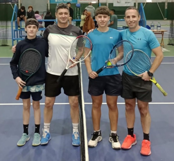 Bautista y Mariano Suffriti yPedro y Pablo Moreno, ambas parejas padre e hijo,  jugaron uno de los partidos de 3° Varones.
