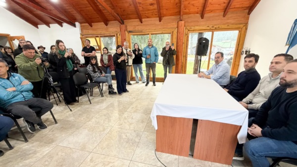 Torres, Fernández, funcionarios provinciales y municipales en Lago Puelo.