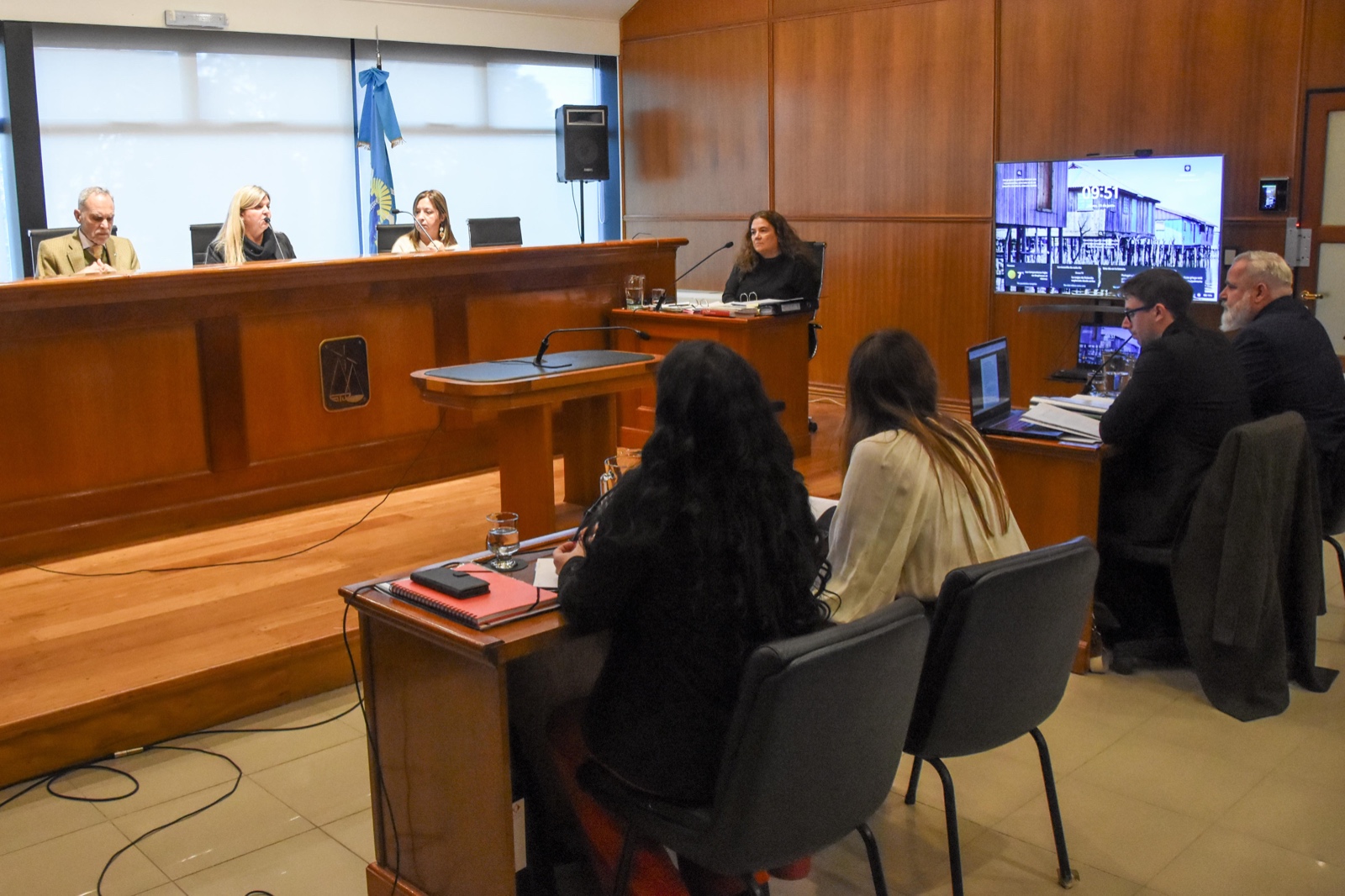 Postal de la audiencia de jury en Rawson.