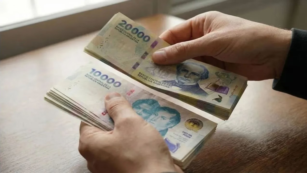 El mecanismo de distribución de pesos está roto por la alta morosidad, los bajos ingresos y el temor de los bancos.