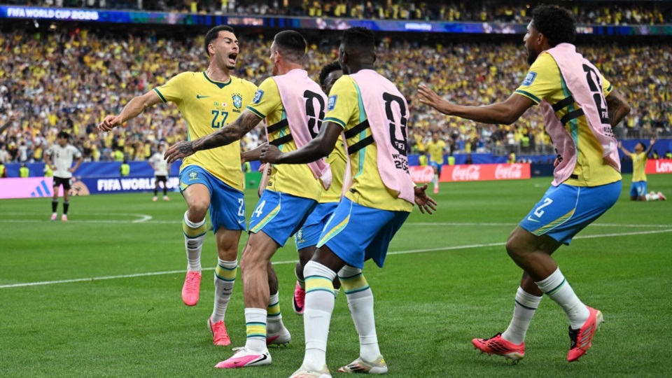 Martinelli le dio el triunfo a Brasil a los 95 minutos.