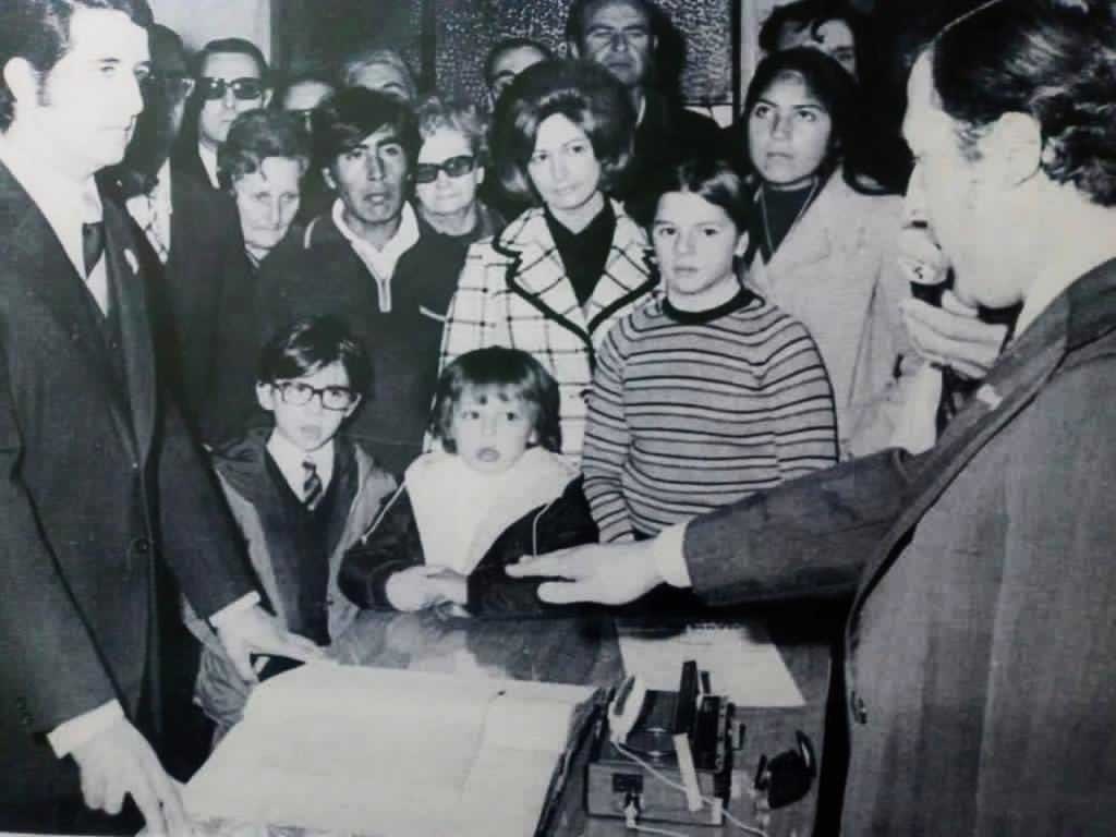Mac Karthy asume como intendente de Trelew, cargo que quedó trunco por  el Golpe del ´76.