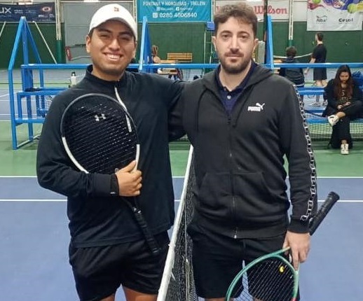 Gabriel Mamani y Esteban Cerruti jugaron una de las semifinales del singles de 1º Caballeros. 