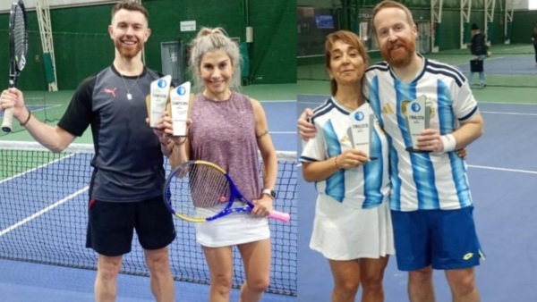 Las dos mejores parejas de Mixtos "B",  los campeones Maxi Yllana y Natalia Galdame y Claudia Dacal/Rob Gilmartin.