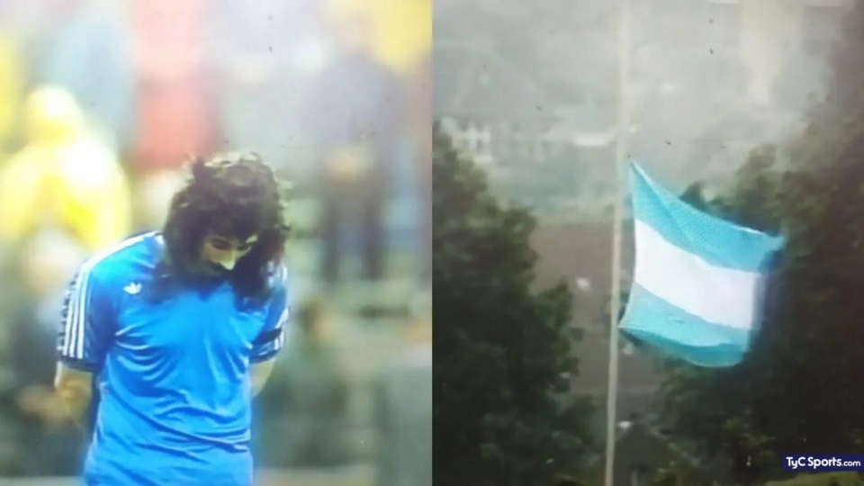 Rubén Ayala en el minuto de silencio. La bandera a media asta.