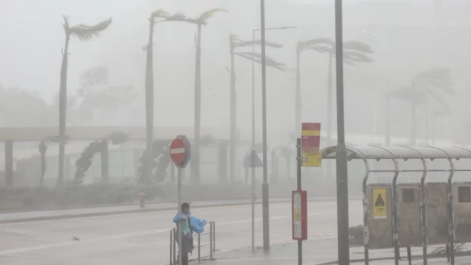 La provincia china de Zhejiang decretó la máxima alerta de emergencia y ya evacuó a más de 1,7 millones de ciudadanos en la costa oriental.