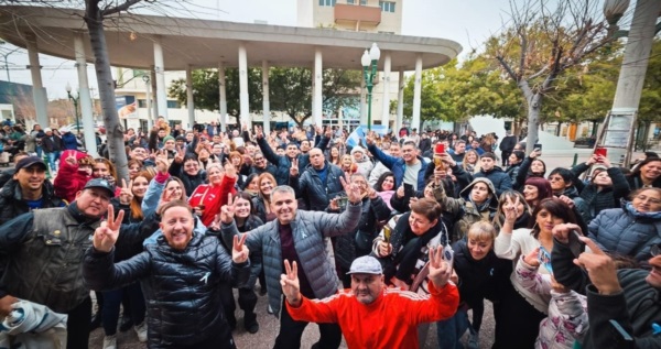 Militantes peronistas apoyaron a Bowen y Rodríguez.