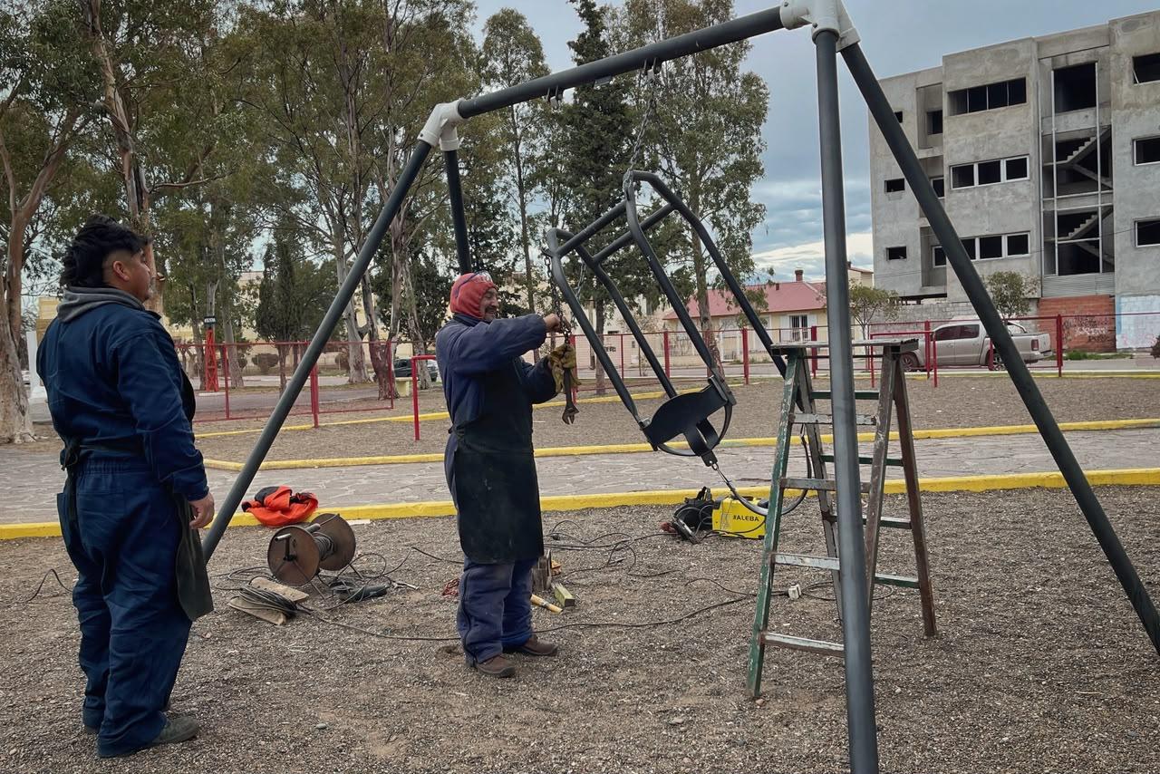 Reparación de juegos en la capital provincial.