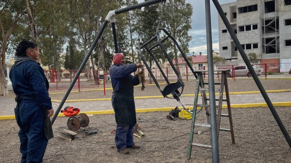 Reparación de juegos en la capital provincial.