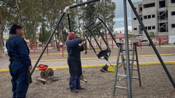 Reparación de juegos en la capital provincial.