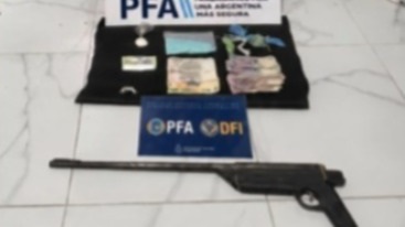 En los registros, fue encontrada un arma tumbera.