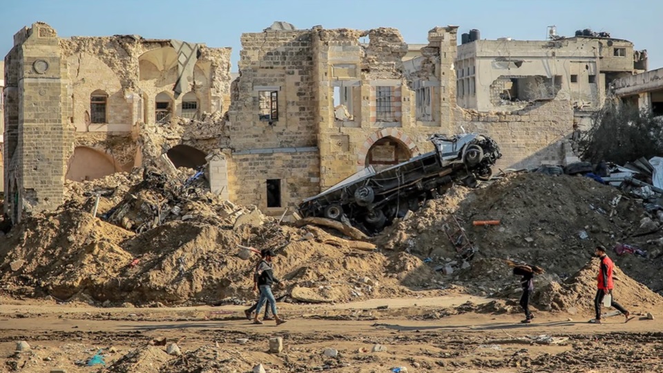 Qasr al-Basha. Este palacio histórico del siglo XIII, emblema de la arquitectura islámica, fue la sede del poder en la región durante los periodos mameluco y otomano.
