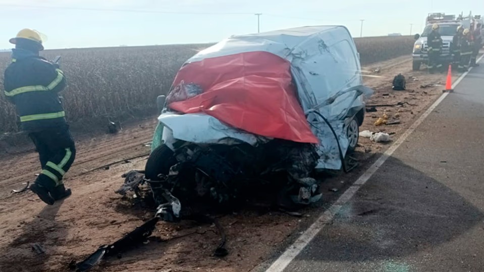 Murieron dos personas tras un choque entre un camión y un utilitario en una ruta de Córdoba. Foto: Agencia NA - Redes sociales
