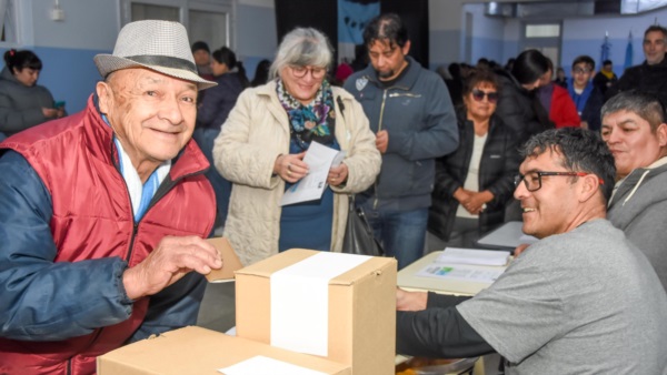 Socios eligiendo a sus delegados.