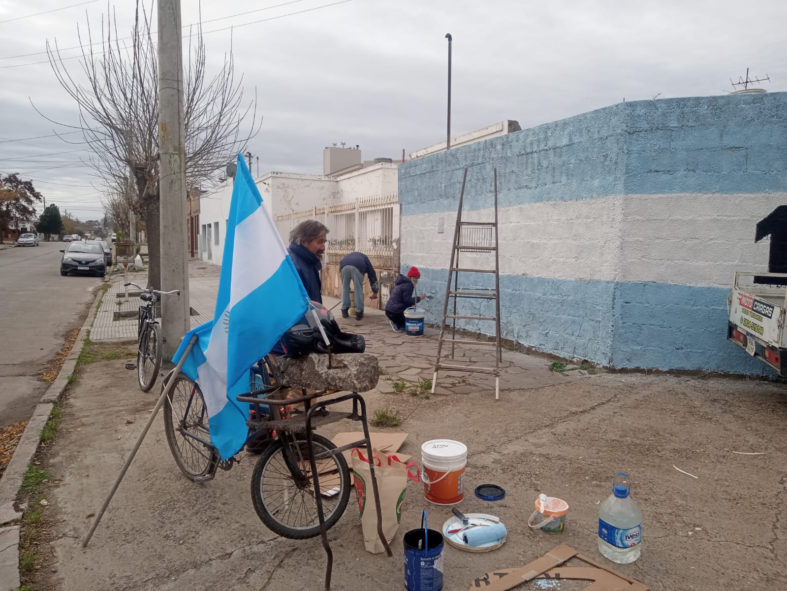 Uno de los paredones pintados en el barrio Democracia Argentina.