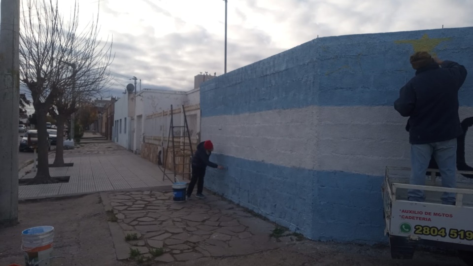 Embellecimiento en la esquina de Uruguay y 28 de Julio.