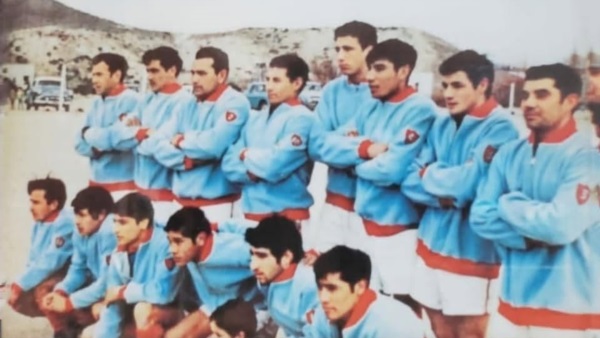 Ferro campeón del "Preparación", en la vieja cancha de Gaiman FC.